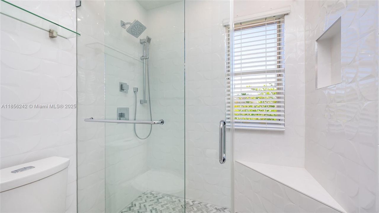 Vendido Recientemente: $785,000 (2 camas, 2 baños, 1456 Pies cuadrados)