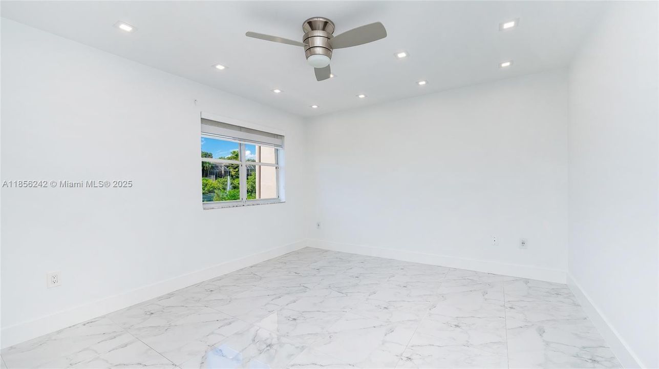 Vendido Recientemente: $785,000 (2 camas, 2 baños, 1456 Pies cuadrados)