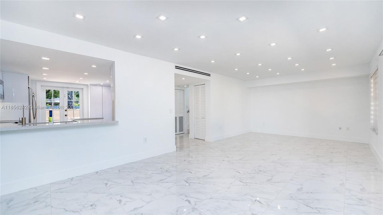 Vendido Recientemente: $785,000 (2 camas, 2 baños, 1456 Pies cuadrados)