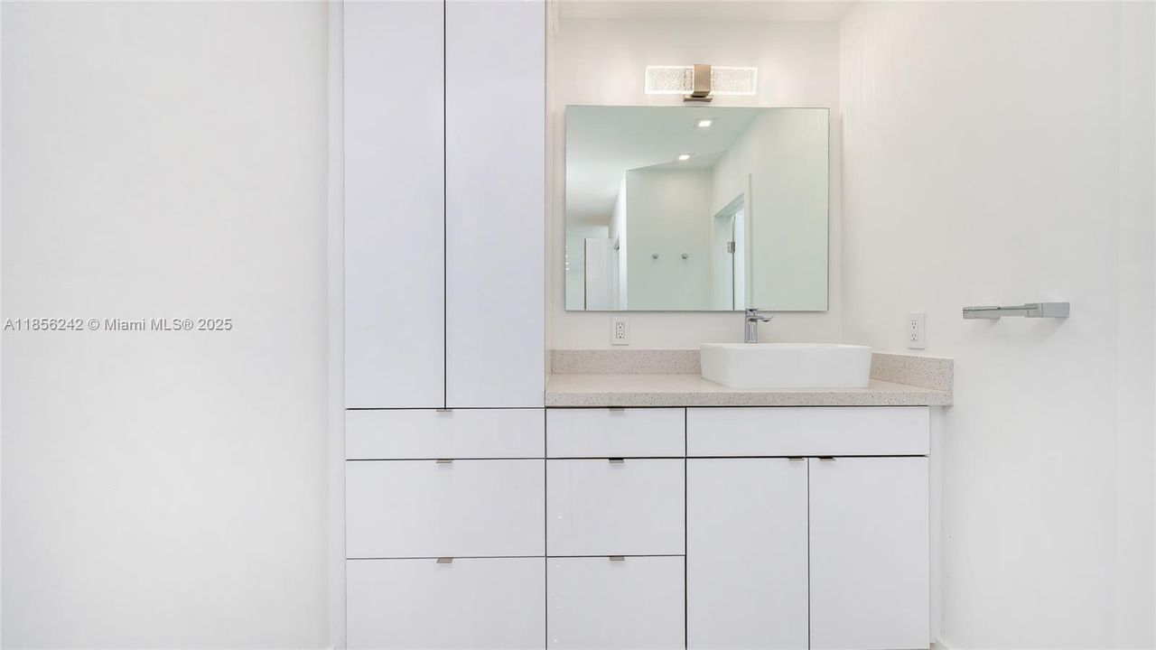 Vendido Recientemente: $785,000 (2 camas, 2 baños, 1456 Pies cuadrados)