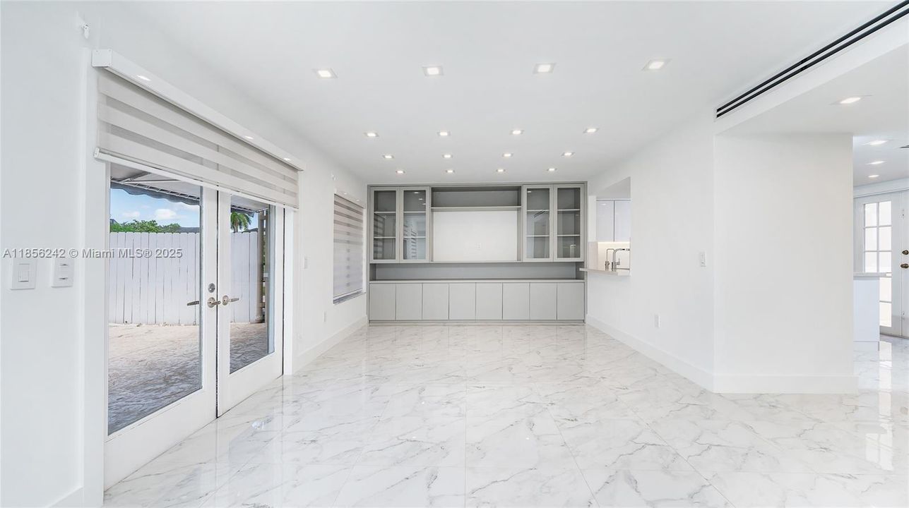 Vendido Recientemente: $785,000 (2 camas, 2 baños, 1456 Pies cuadrados)