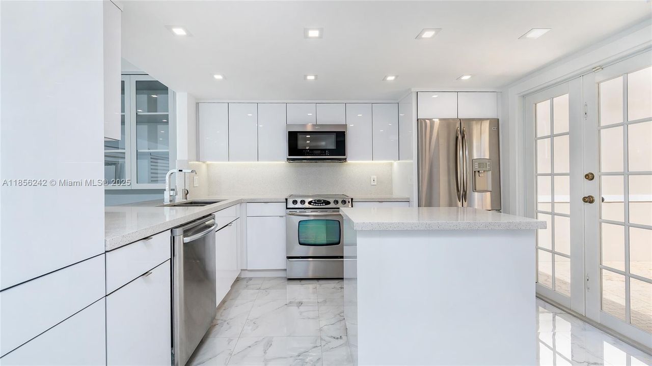 Vendido Recientemente: $785,000 (2 camas, 2 baños, 1456 Pies cuadrados)