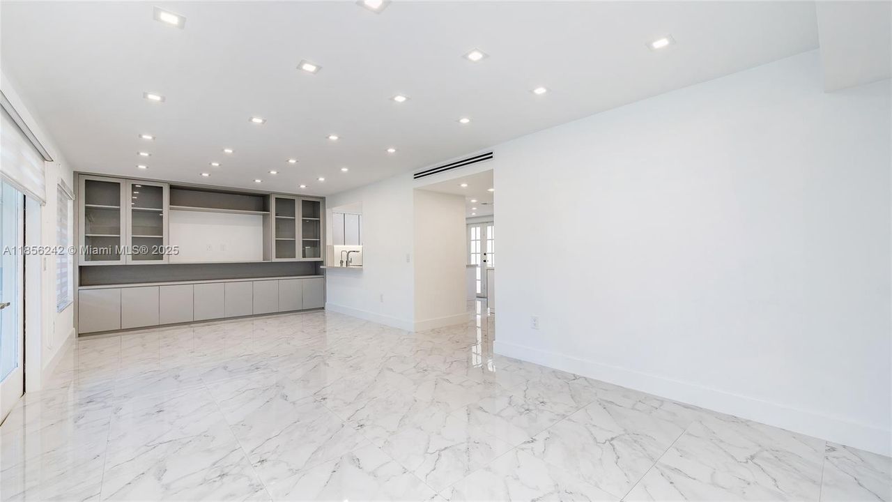 Vendido Recientemente: $785,000 (2 camas, 2 baños, 1456 Pies cuadrados)