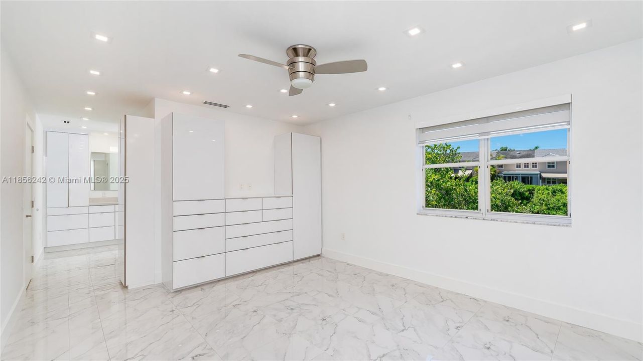 Vendido Recientemente: $785,000 (2 camas, 2 baños, 1456 Pies cuadrados)