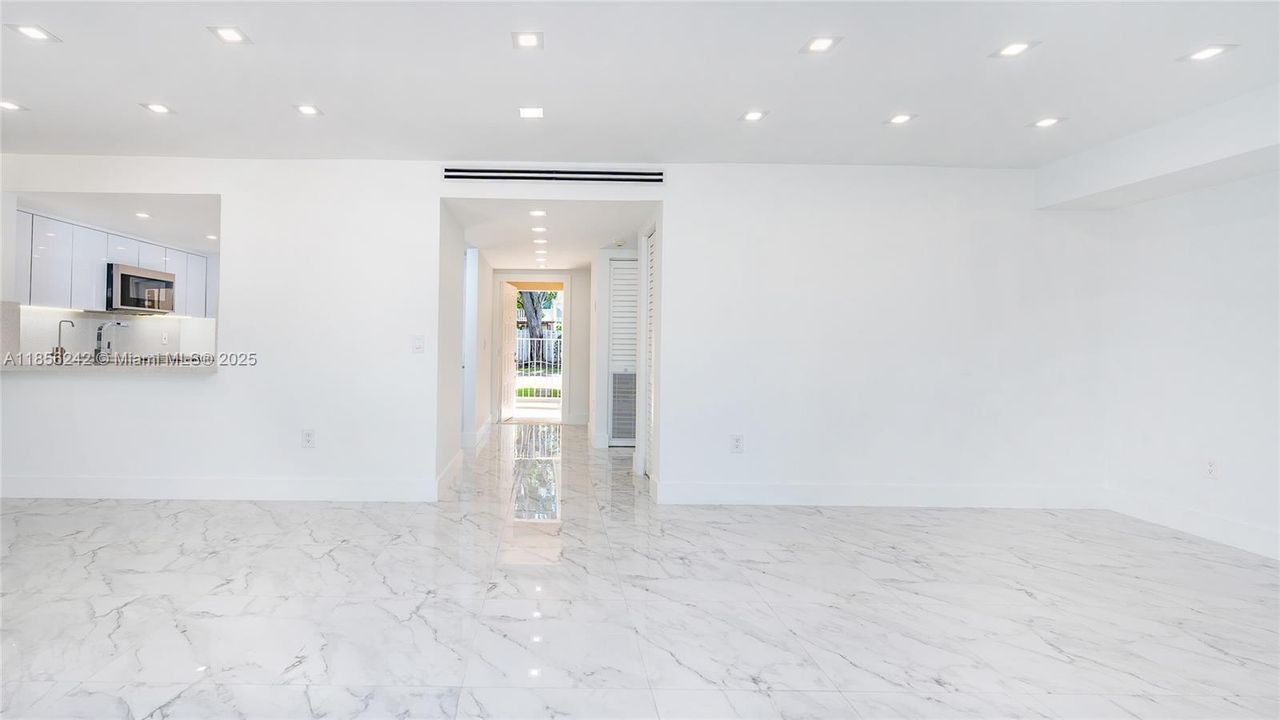 Vendido Recientemente: $785,000 (2 camas, 2 baños, 1456 Pies cuadrados)