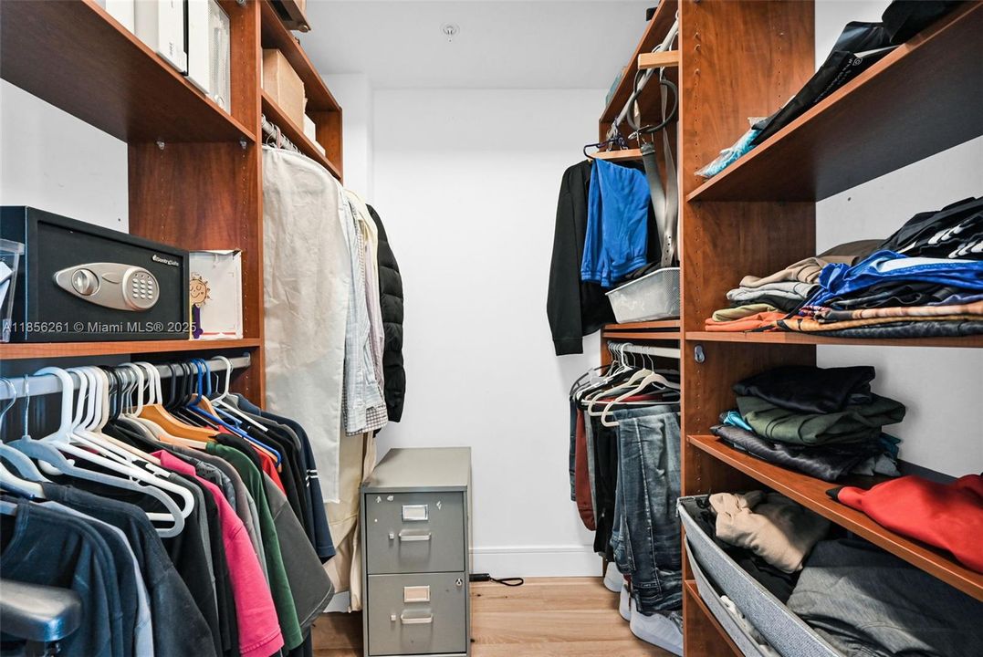 Walk in Closet (2)
