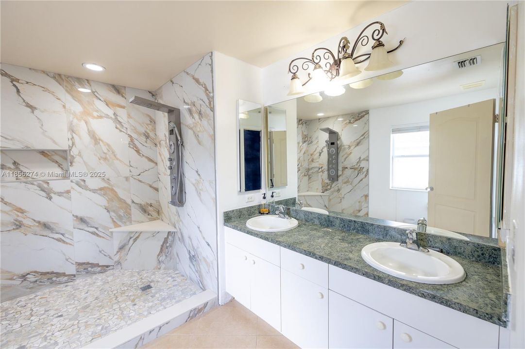 Recently Rented: $2,100 (4 beds, 2 baths, 0 Square Feet)