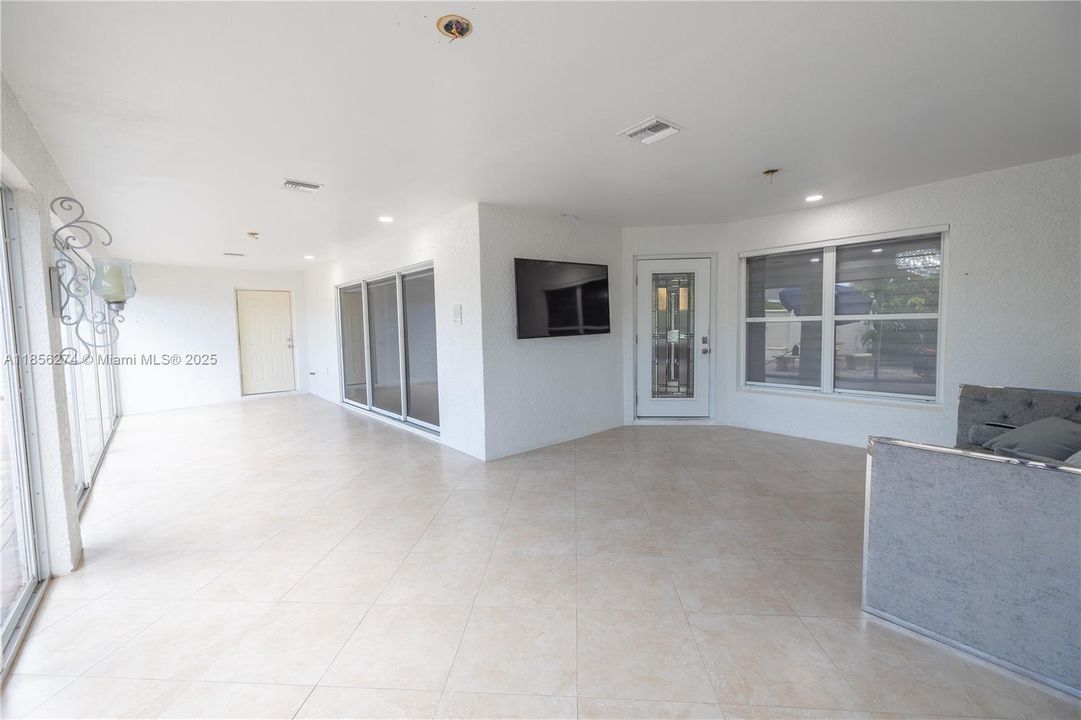 Recently Rented: $2,100 (4 beds, 2 baths, 0 Square Feet)