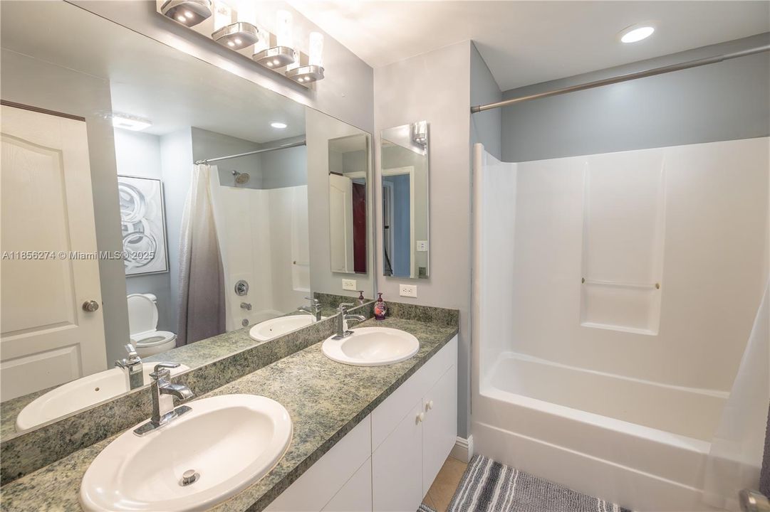 Recently Rented: $2,100 (4 beds, 2 baths, 0 Square Feet)