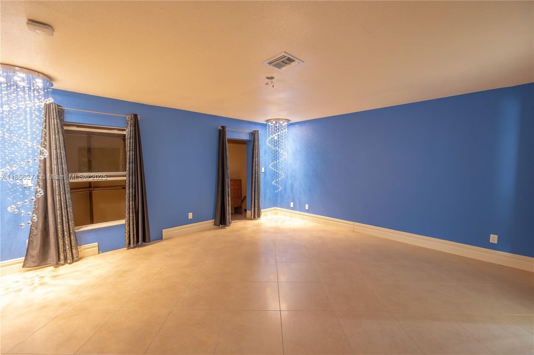 Recently Rented: $2,100 (4 beds, 2 baths, 0 Square Feet)