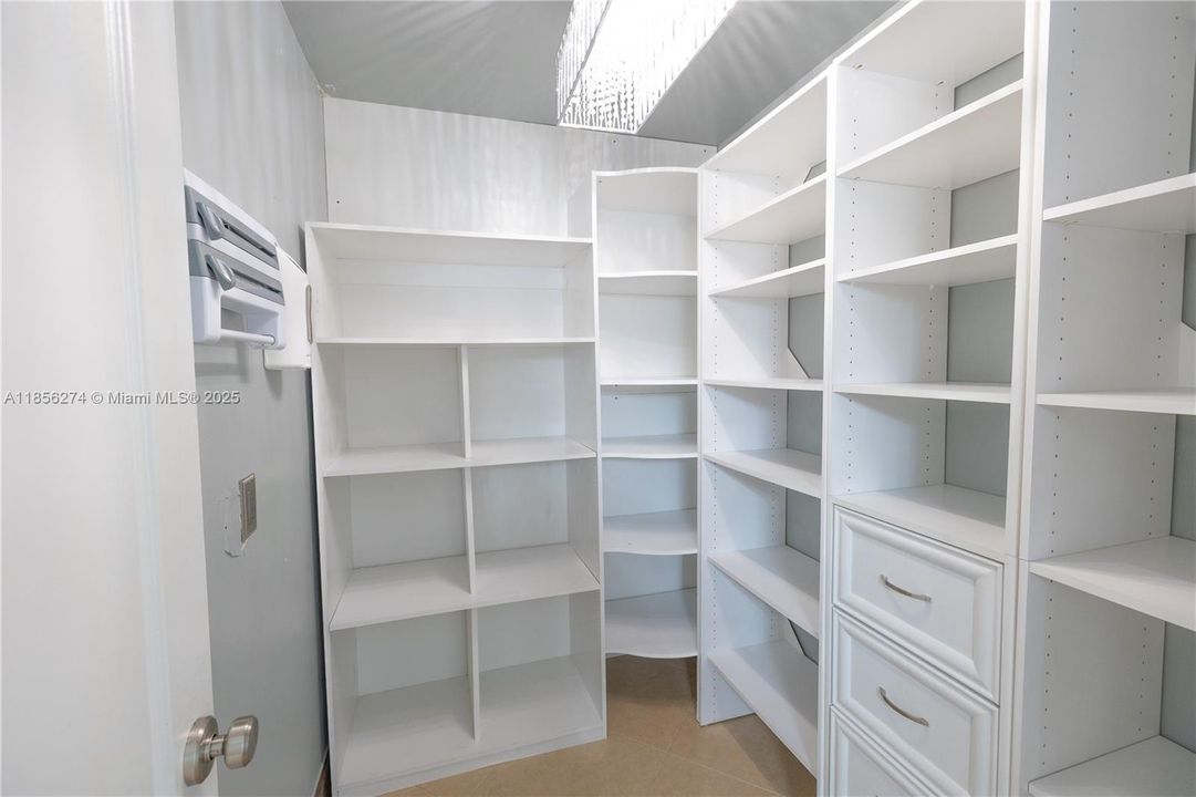 Recently Rented: $2,100 (4 beds, 2 baths, 0 Square Feet)