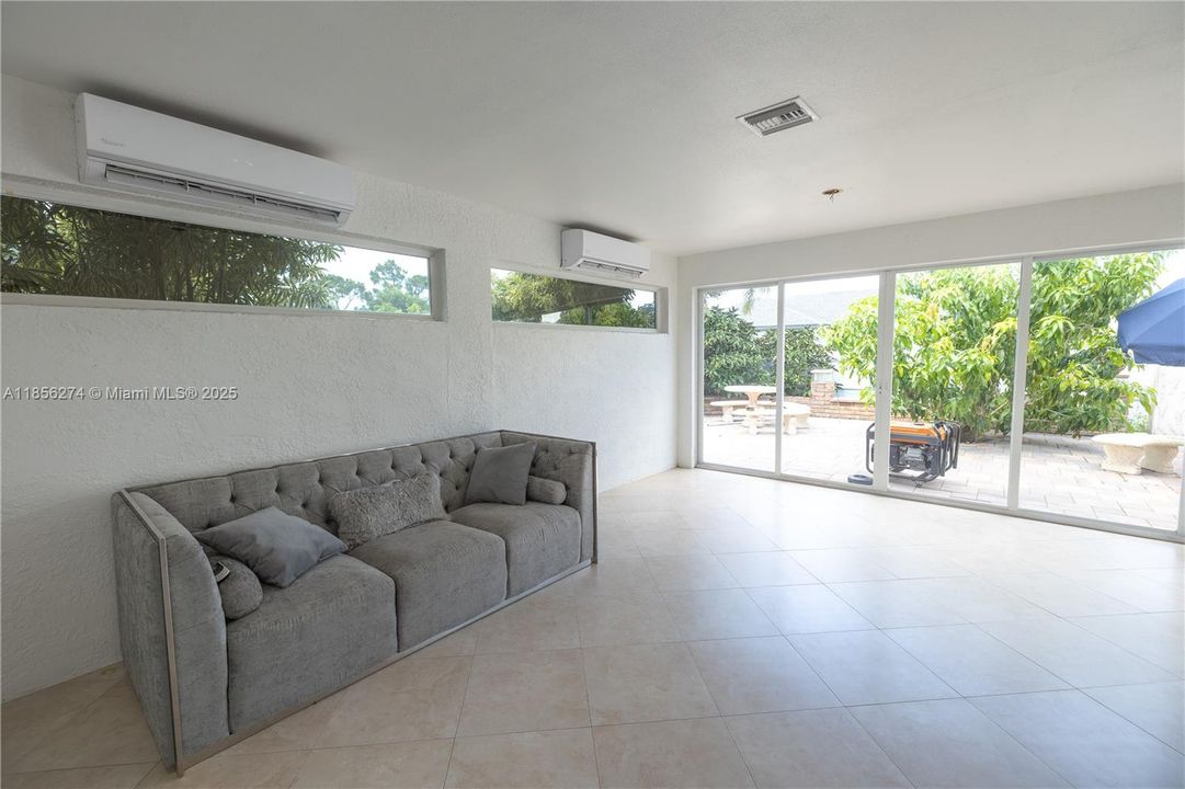 Recently Rented: $2,100 (4 beds, 2 baths, 0 Square Feet)