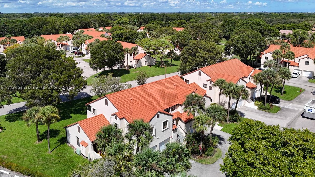 For Sale: $219,900 (2 beds, 2 baths, 996 Square Feet)