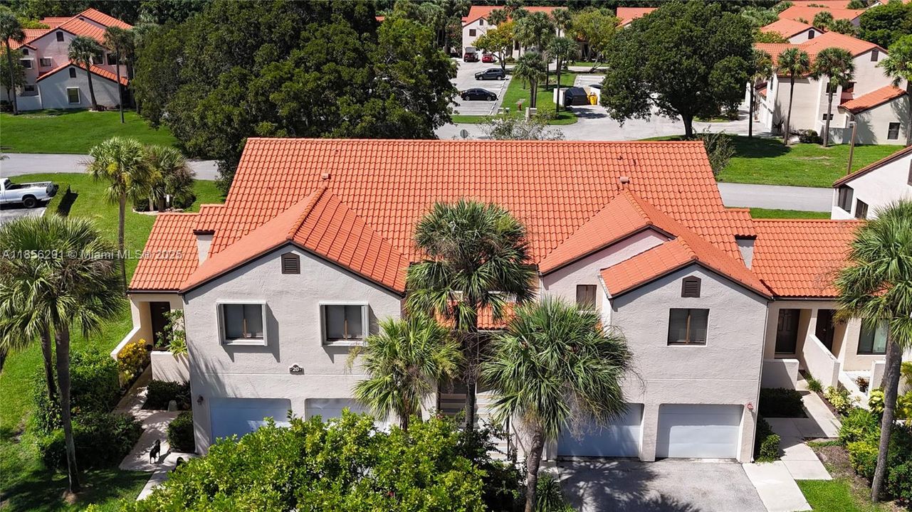 For Sale: $219,900 (2 beds, 2 baths, 996 Square Feet)