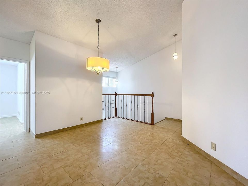 For Sale: $219,900 (2 beds, 2 baths, 996 Square Feet)