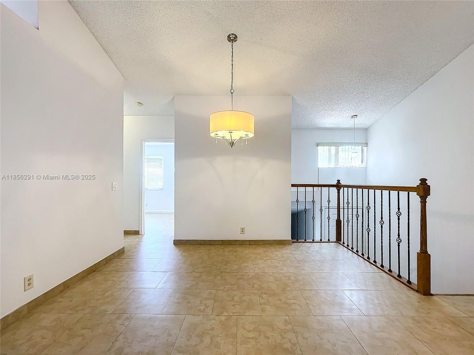 For Sale: $219,900 (2 beds, 2 baths, 996 Square Feet)