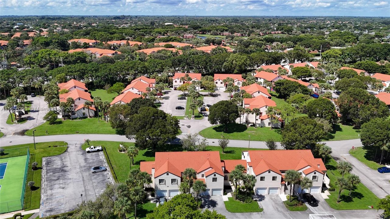 For Sale: $219,900 (2 beds, 2 baths, 996 Square Feet)