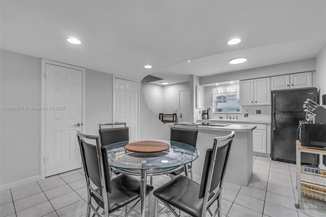 For Sale: $475,000 (2 beds, 1 baths, 1000 Square Feet)