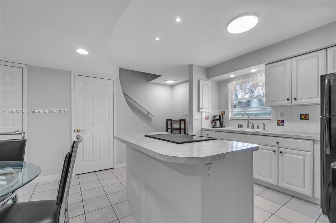 For Sale: $475,000 (2 beds, 1 baths, 1000 Square Feet)