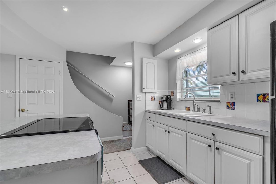 For Sale: $475,000 (2 beds, 1 baths, 1000 Square Feet)