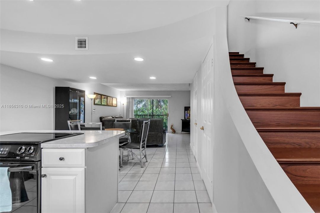 For Sale: $475,000 (2 beds, 1 baths, 1000 Square Feet)