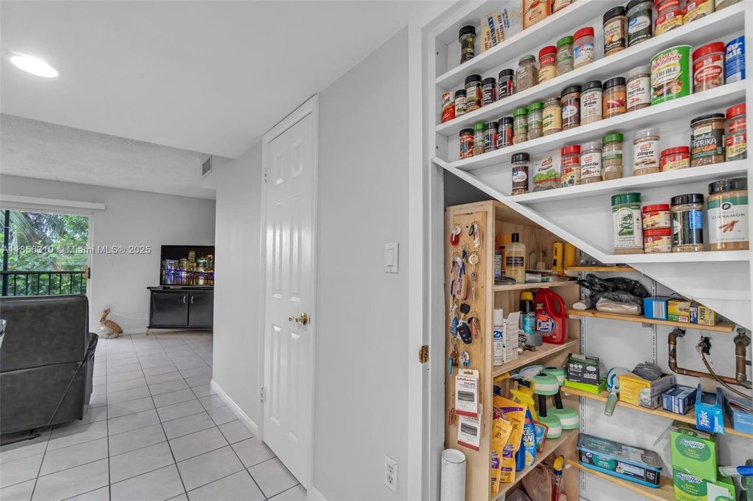 For Sale: $475,000 (2 beds, 1 baths, 1000 Square Feet)