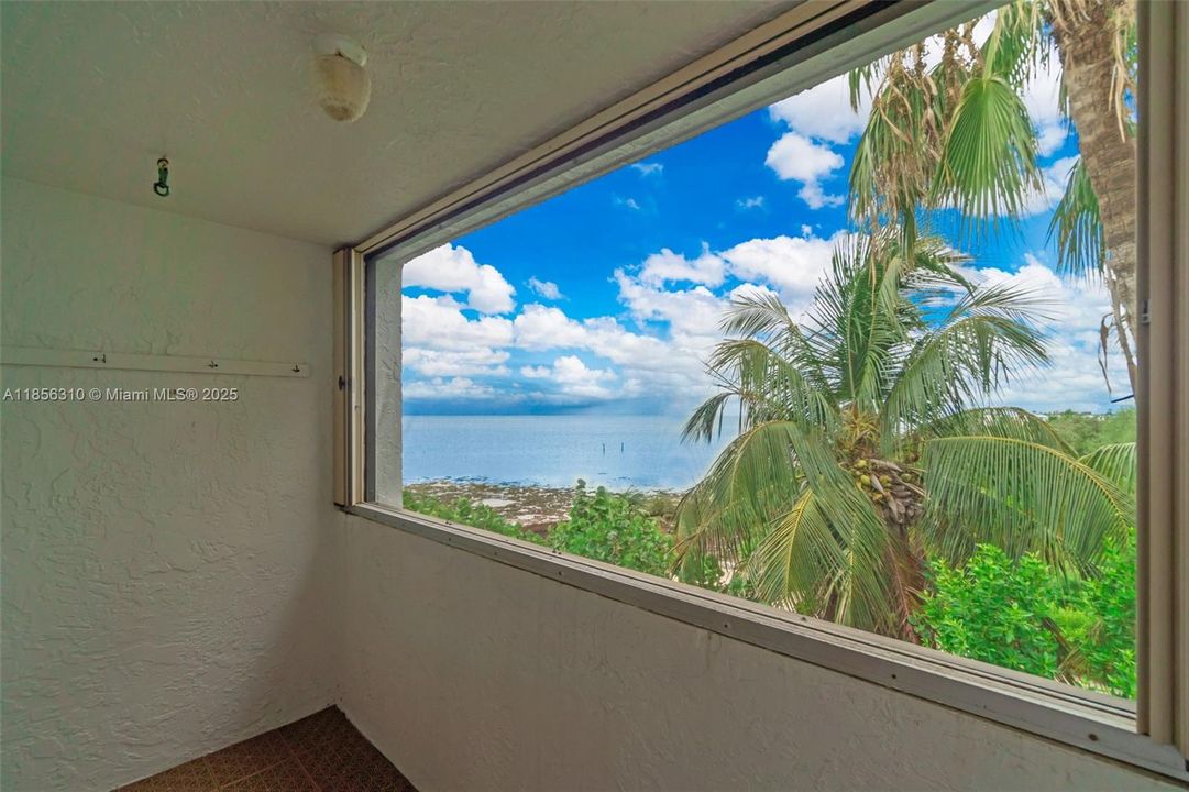 STUNNING BALCONY AND OCEAN VIEW