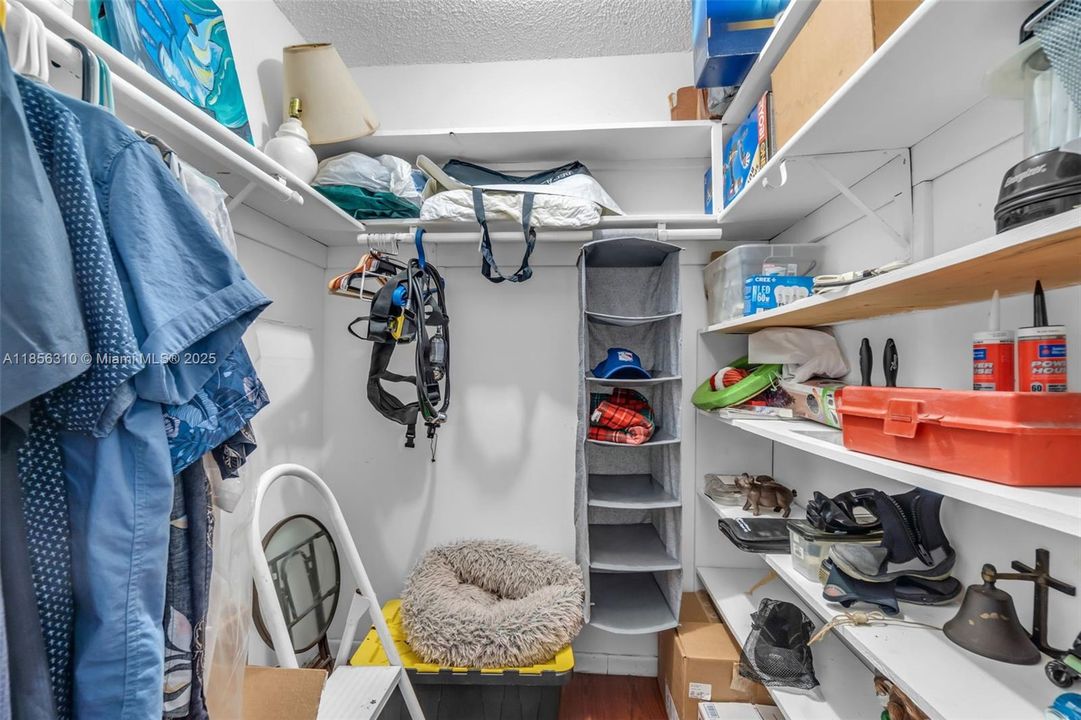 LARGE WALK IN CLOSET!