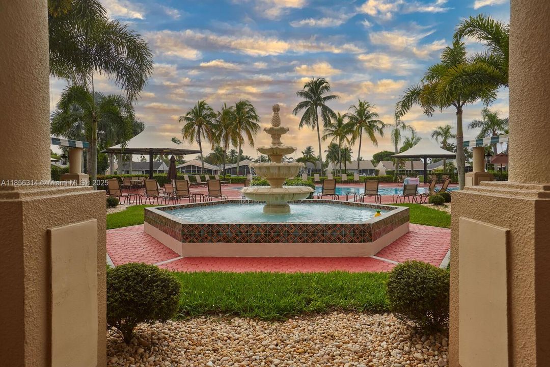 Недавно продано: $392,500 (2 спален, 2 ванн, 1183 Квадратных фут)