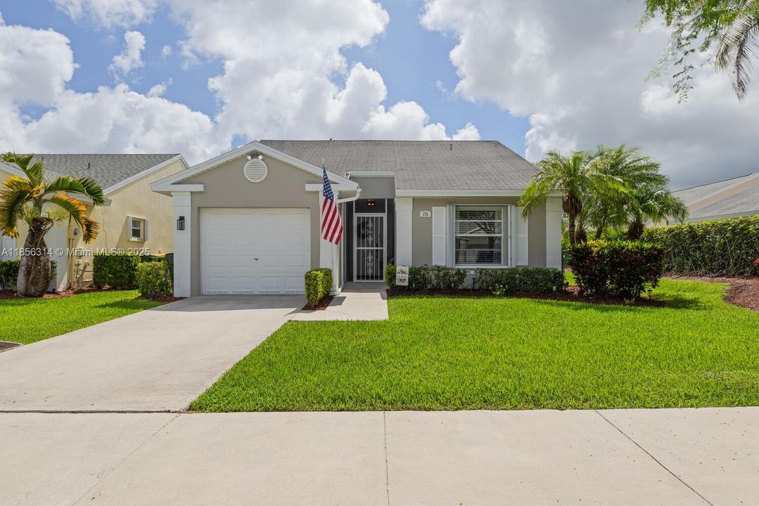 Недавно продано: $392,500 (2 спален, 2 ванн, 1183 Квадратных фут)