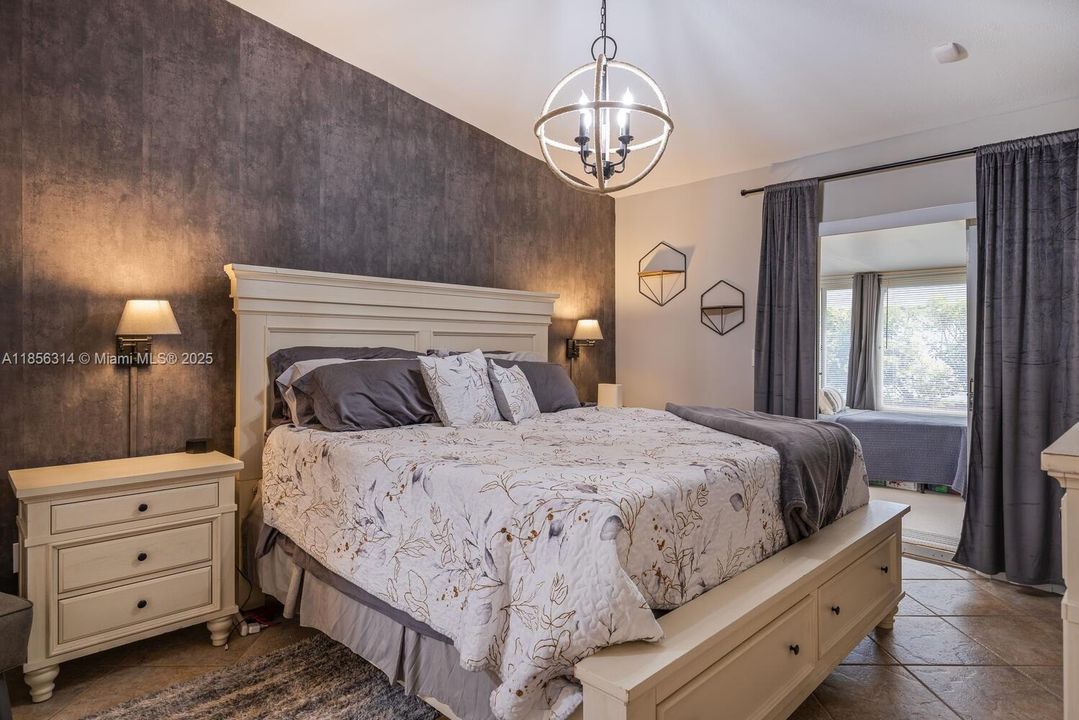 Недавно продано: $392,500 (2 спален, 2 ванн, 1183 Квадратных фут)