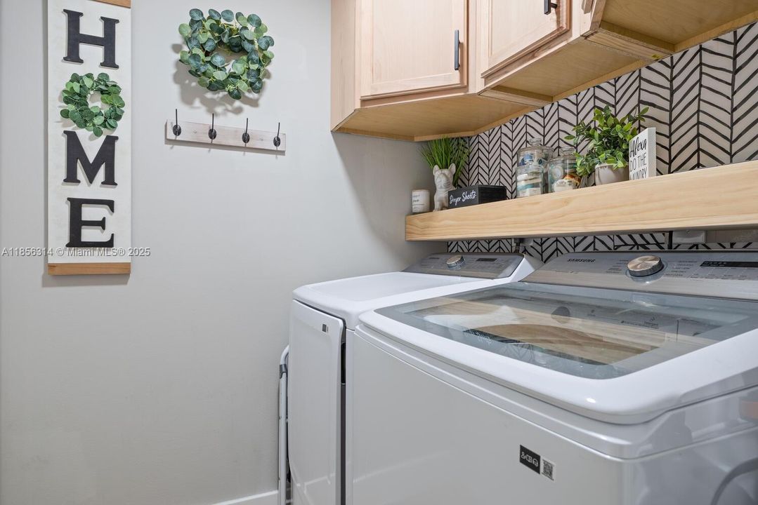 Недавно продано: $392,500 (2 спален, 2 ванн, 1183 Квадратных фут)