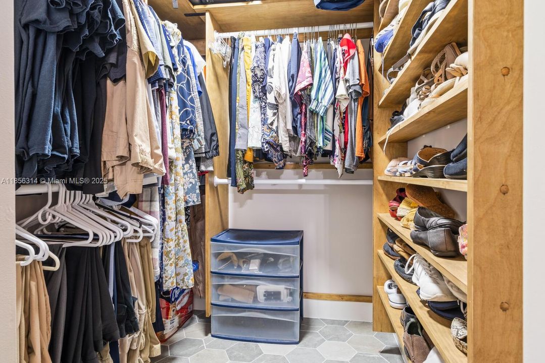 Недавно продано: $392,500 (2 спален, 2 ванн, 1183 Квадратных фут)