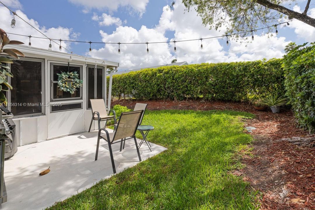 Недавно продано: $392,500 (2 спален, 2 ванн, 1183 Квадратных фут)