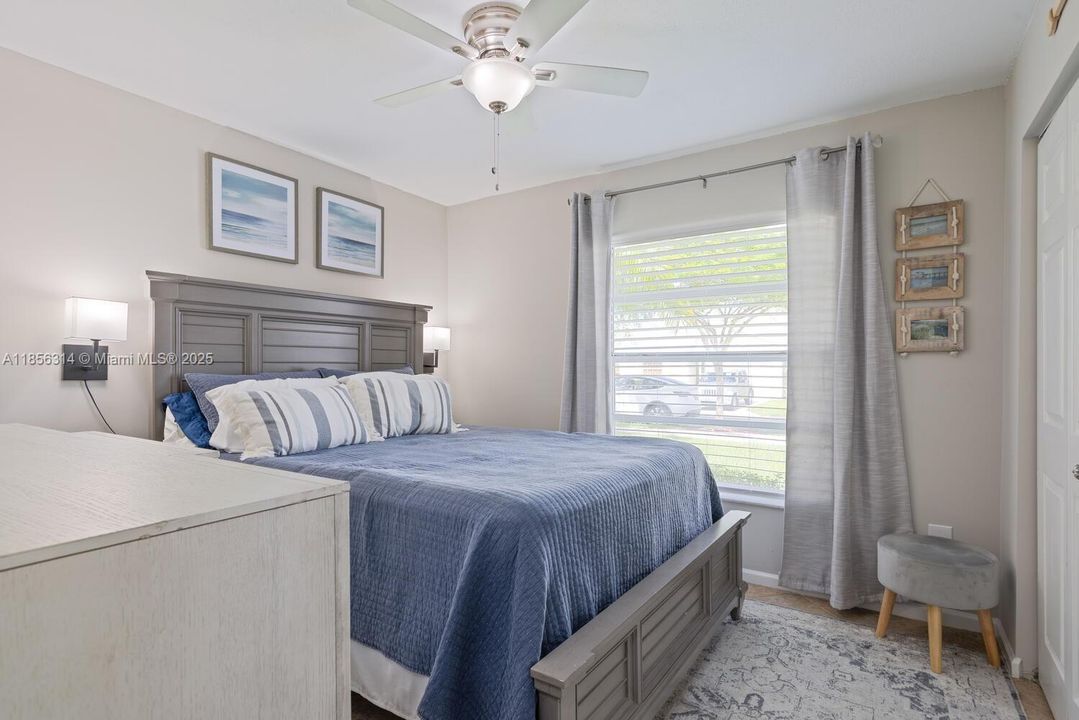 Недавно продано: $392,500 (2 спален, 2 ванн, 1183 Квадратных фут)