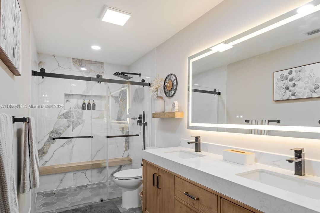 Недавно продано: $392,500 (2 спален, 2 ванн, 1183 Квадратных фут)