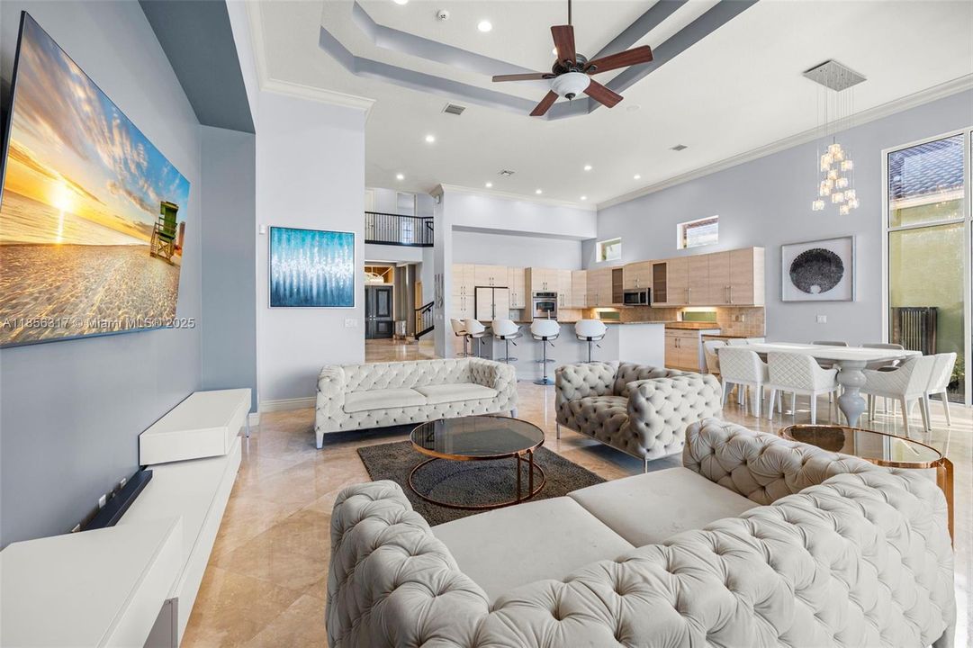 合同活跃: $1,799,000 (5 贝兹, 4 浴室, 4185 平方英尺)