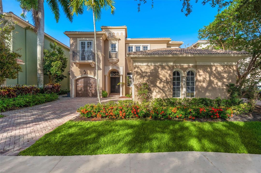 合同活跃: $1,799,000 (5 贝兹, 4 浴室, 4185 平方英尺)