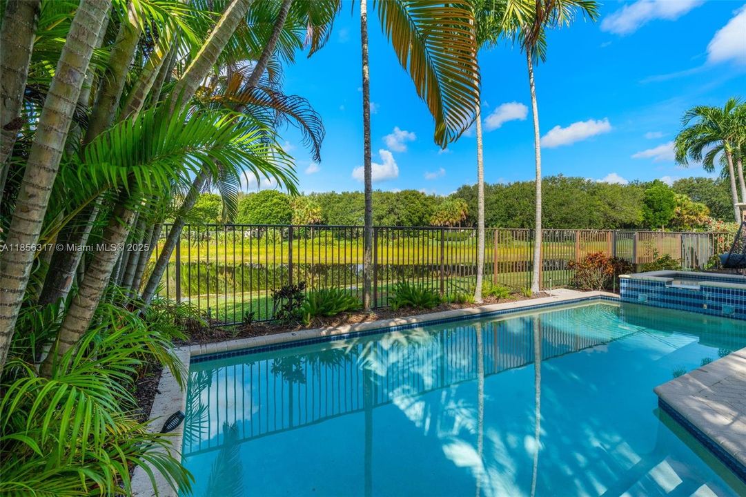 合同活跃: $1,799,000 (5 贝兹, 4 浴室, 4185 平方英尺)