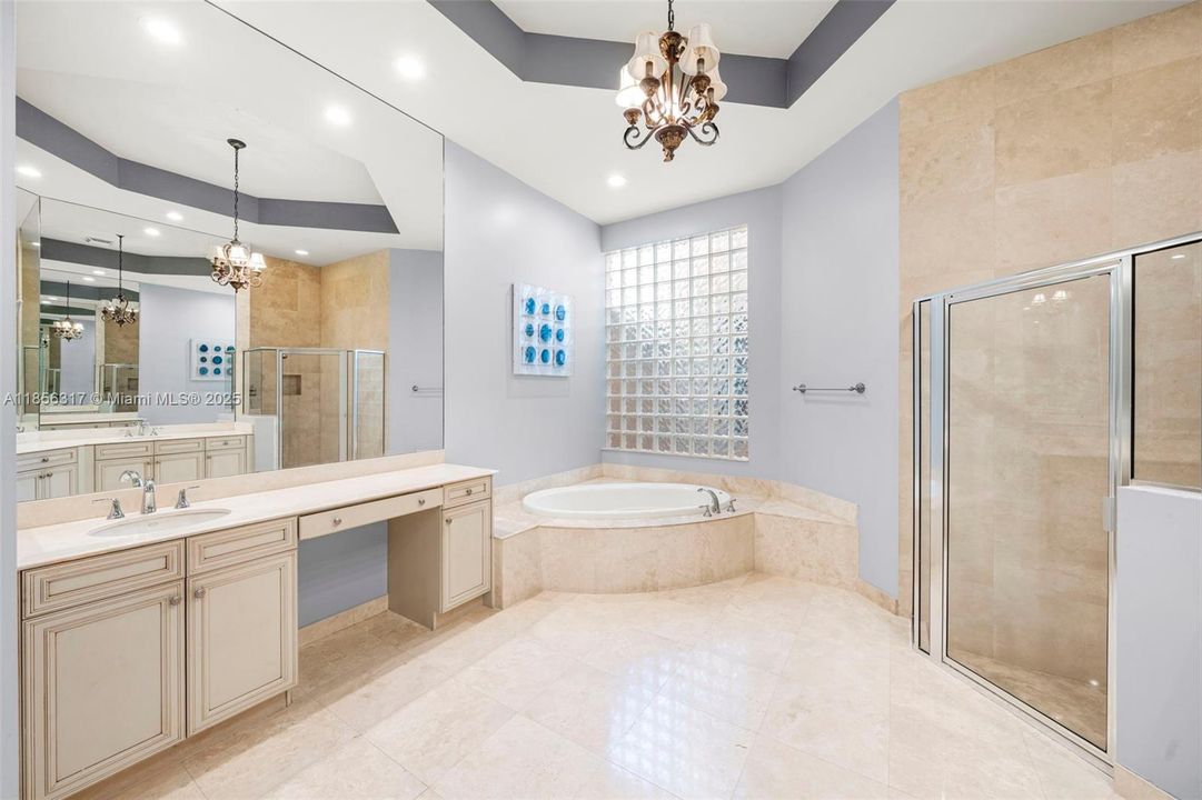 合同活跃: $1,799,000 (5 贝兹, 4 浴室, 4185 平方英尺)