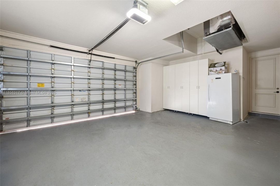 合同活跃: $1,799,000 (5 贝兹, 4 浴室, 4185 平方英尺)