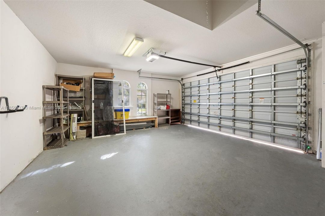 合同活跃: $1,799,000 (5 贝兹, 4 浴室, 4185 平方英尺)