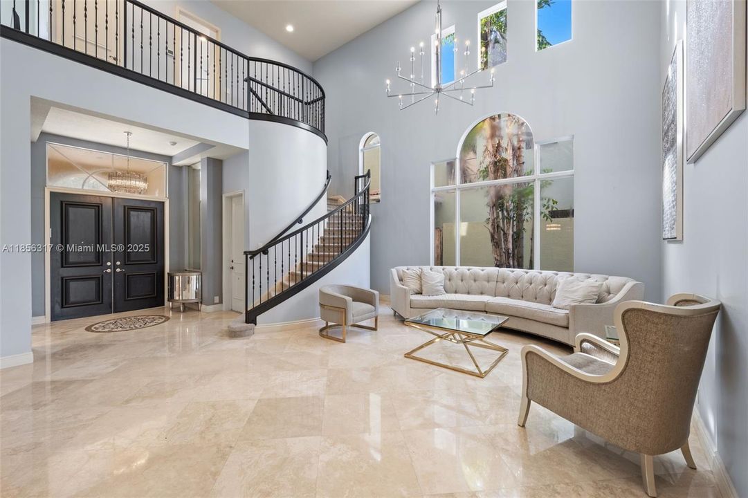 合同活跃: $1,799,000 (5 贝兹, 4 浴室, 4185 平方英尺)