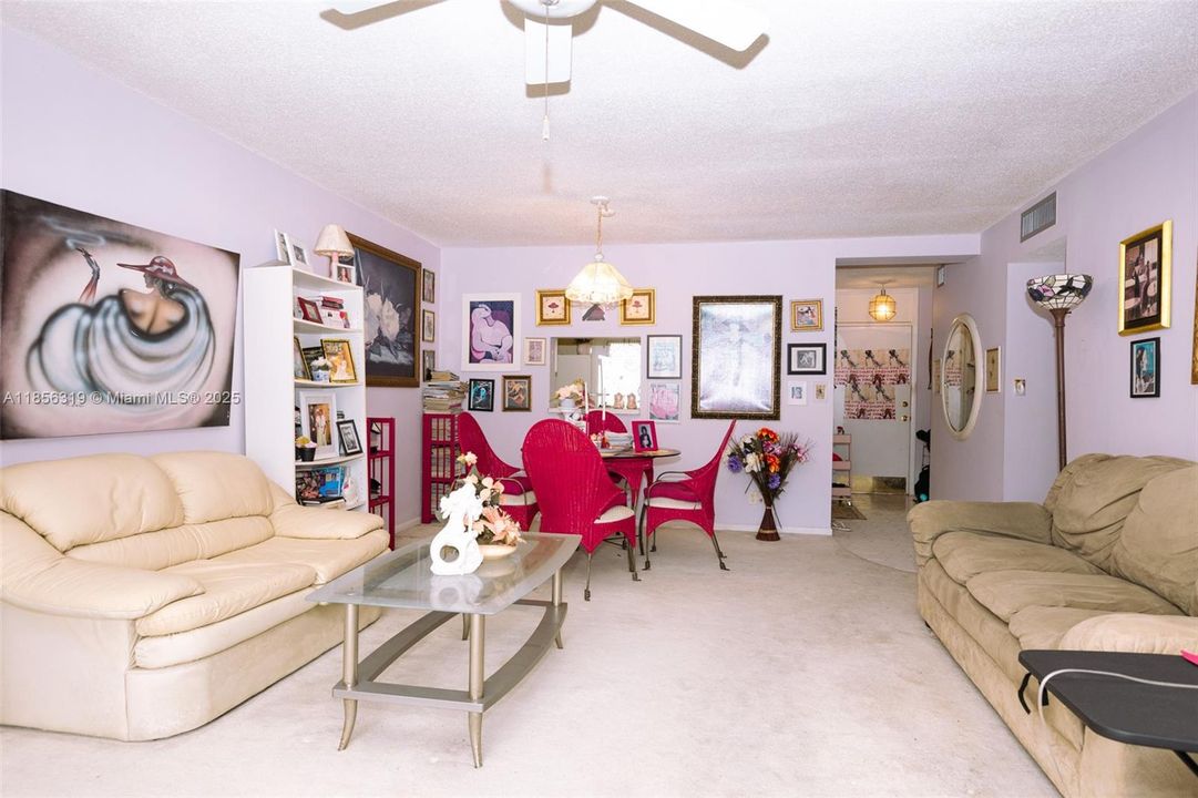 На продажу: $199,000 (2 спален, 2 ванн, 1092 Квадратных фут)