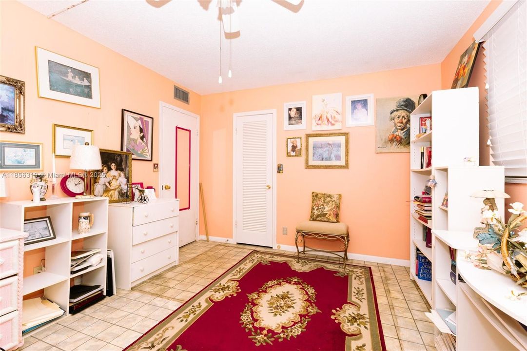 На продажу: $199,000 (2 спален, 2 ванн, 1092 Квадратных фут)