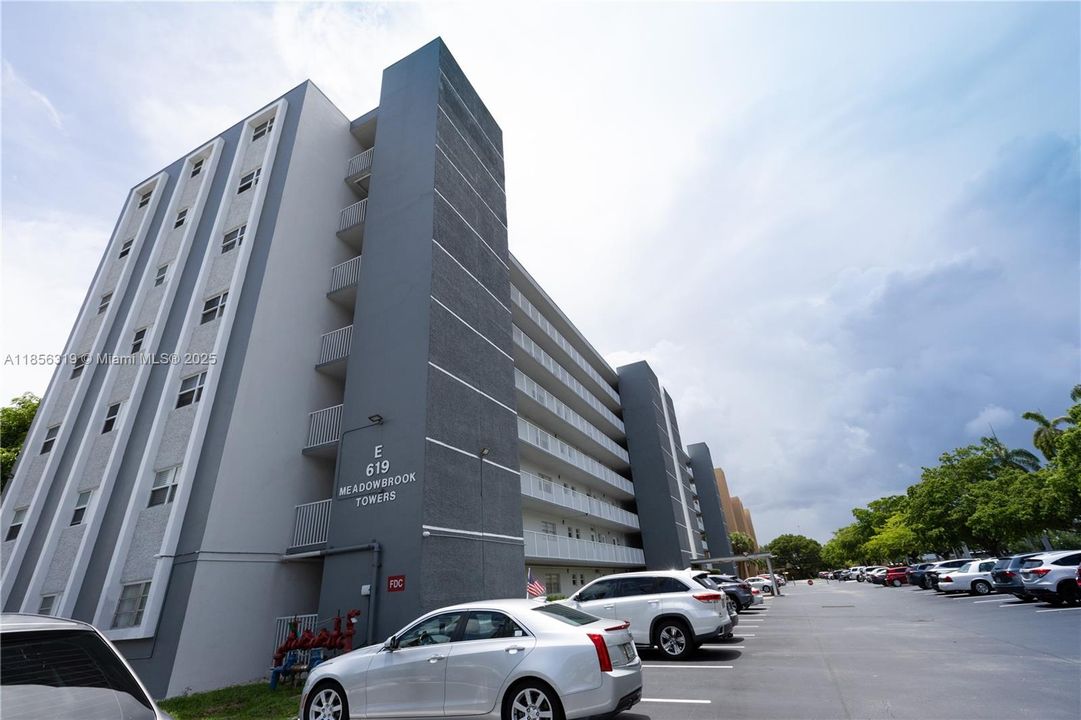 На продажу: $199,000 (2 спален, 2 ванн, 1092 Квадратных фут)