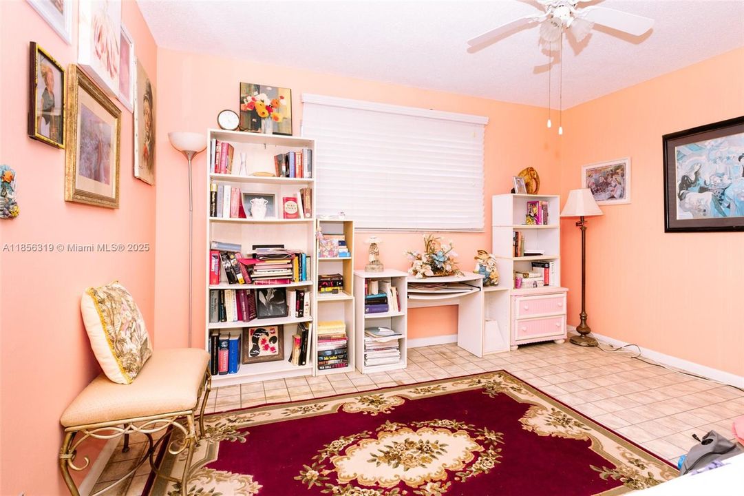 На продажу: $199,000 (2 спален, 2 ванн, 1092 Квадратных фут)