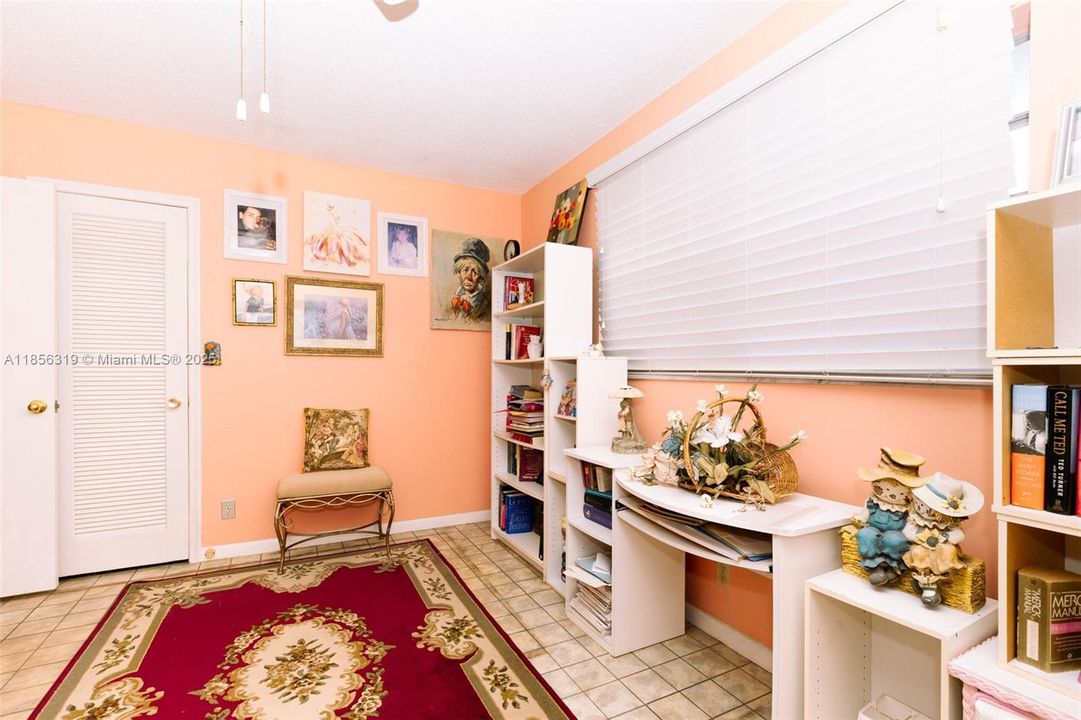 На продажу: $199,000 (2 спален, 2 ванн, 1092 Квадратных фут)