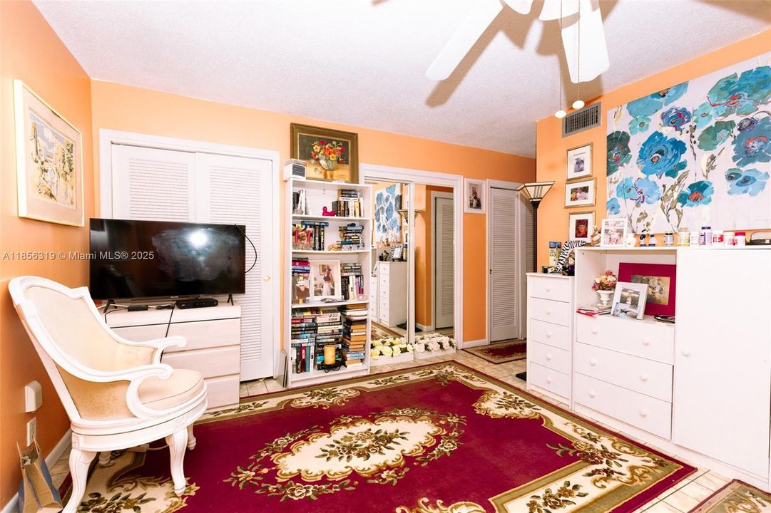 На продажу: $199,000 (2 спален, 2 ванн, 1092 Квадратных фут)