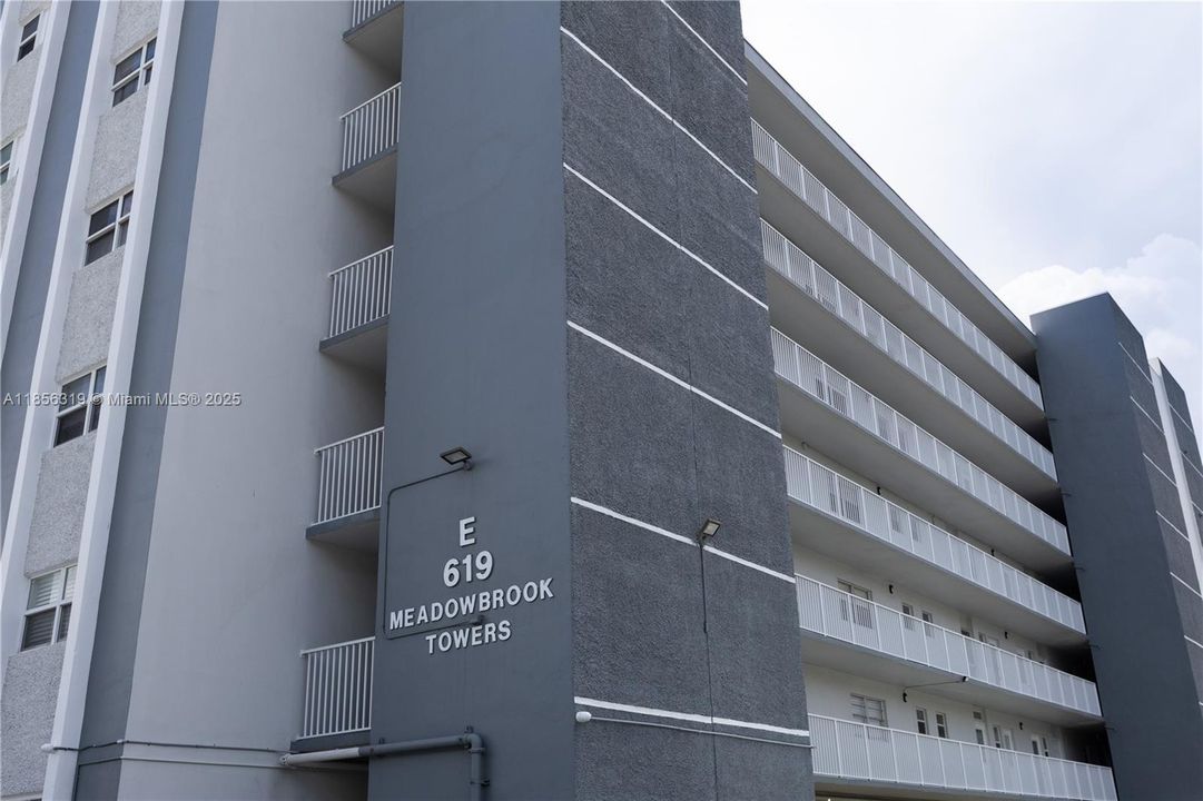 На продажу: $199,000 (2 спален, 2 ванн, 1092 Квадратных фут)